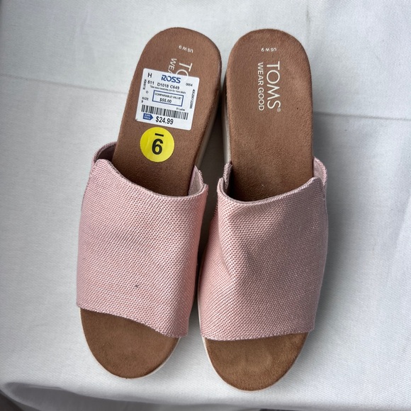 TOMS Women's Mauve Canvas Mules size 9 like new - Picture 2 of 5